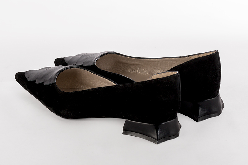 1 inch / 2.5 cm high flare heels. Front view - Florence KOOIJMAN